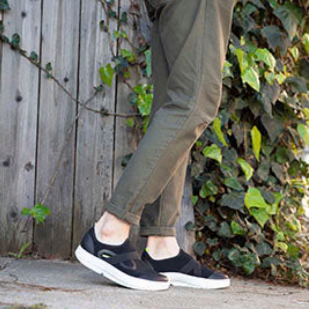 MEN'S OOMG LOW SHOE - WHITE & BLACK